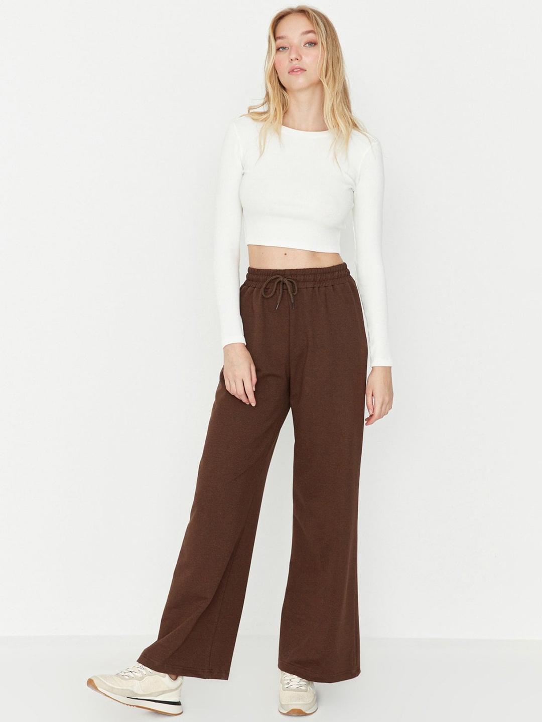 

Trendyol Women Mid-Rise Parallel Trousers, Brown
