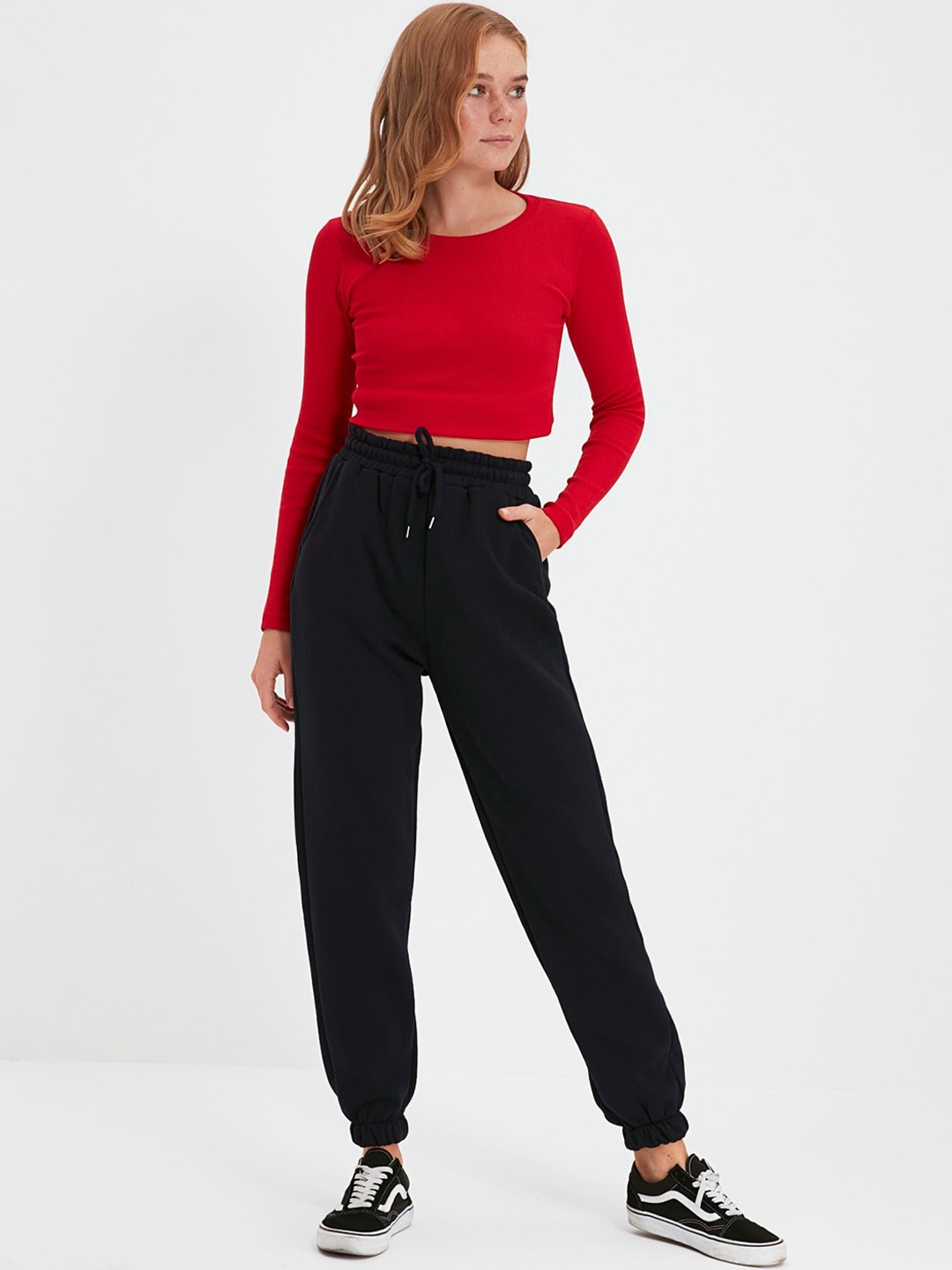 

Trendyol Women Mid Rise Joggers, Black