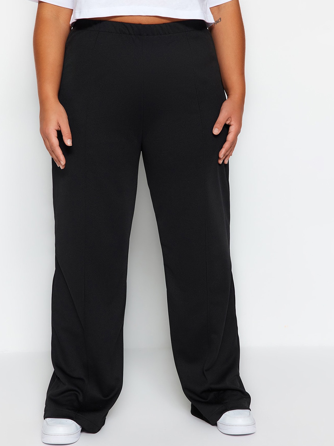 

Trendyol Women Mid Rise Plain Trousers, Black