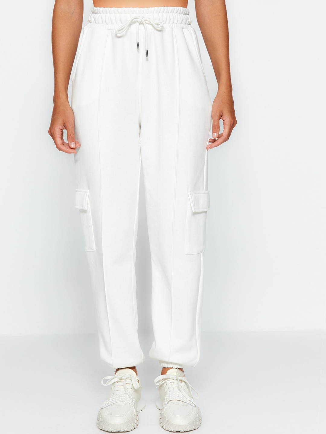 

Trendyol Women Mid-Rise Joggers, Off white