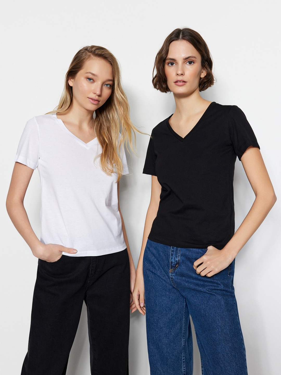 

Trendyol V-Neck Pure Cotton Casual T-Shirt, White
