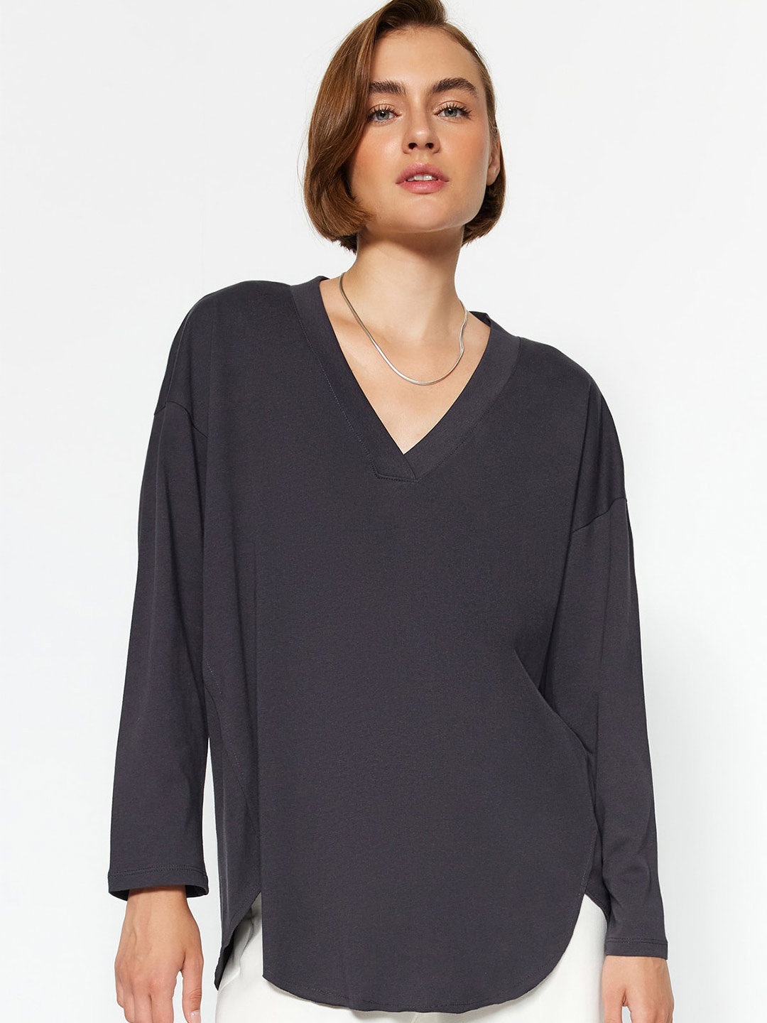

Trendyol V-Neck Drop-Shoulder Sleeved Pure Cotton T-shirt, Grey