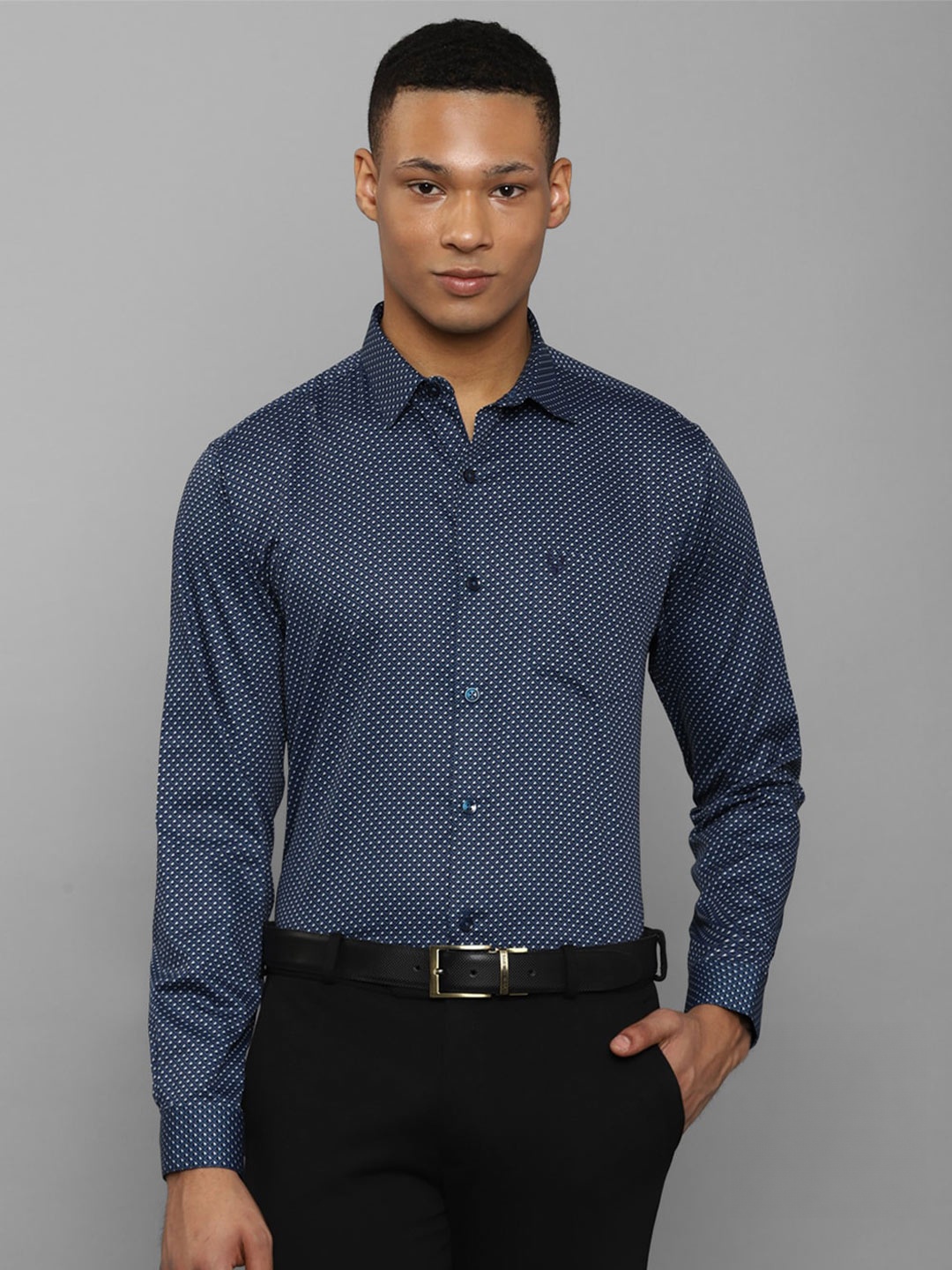 

Allen Solly Slim Fit Micro Ditsy Printed Pure Cotton Formal Shirt, Navy blue