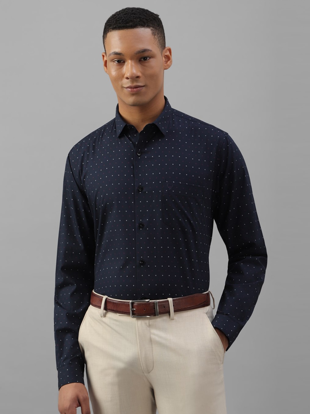 

Allen Solly Slim Fit Micro Ditsy Printed Pure Cotton Formal Shirt, Navy blue