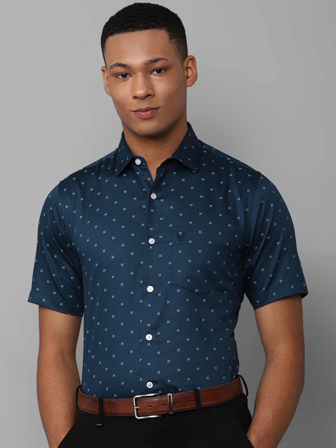 

Allen Solly Slim Fit Micro Ditsy Printed Pure Cotton Formal Shirt, Navy blue