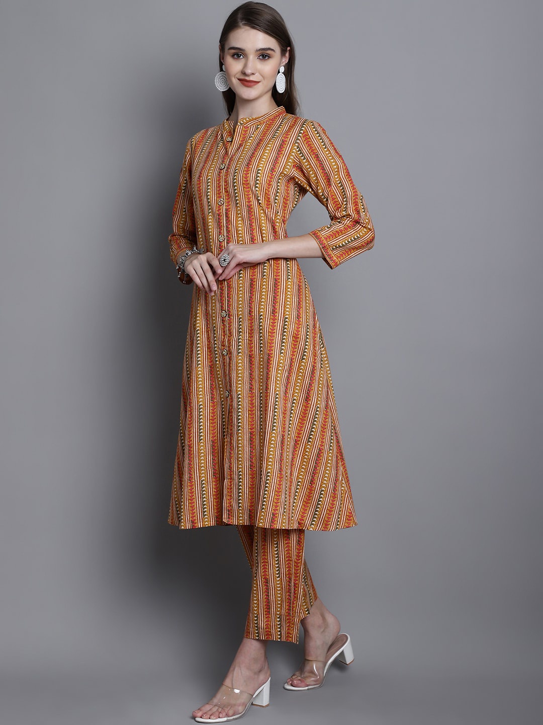 

Assamica Geometric Printed Regular Pure Cotton Kurta with Trousers, Brown