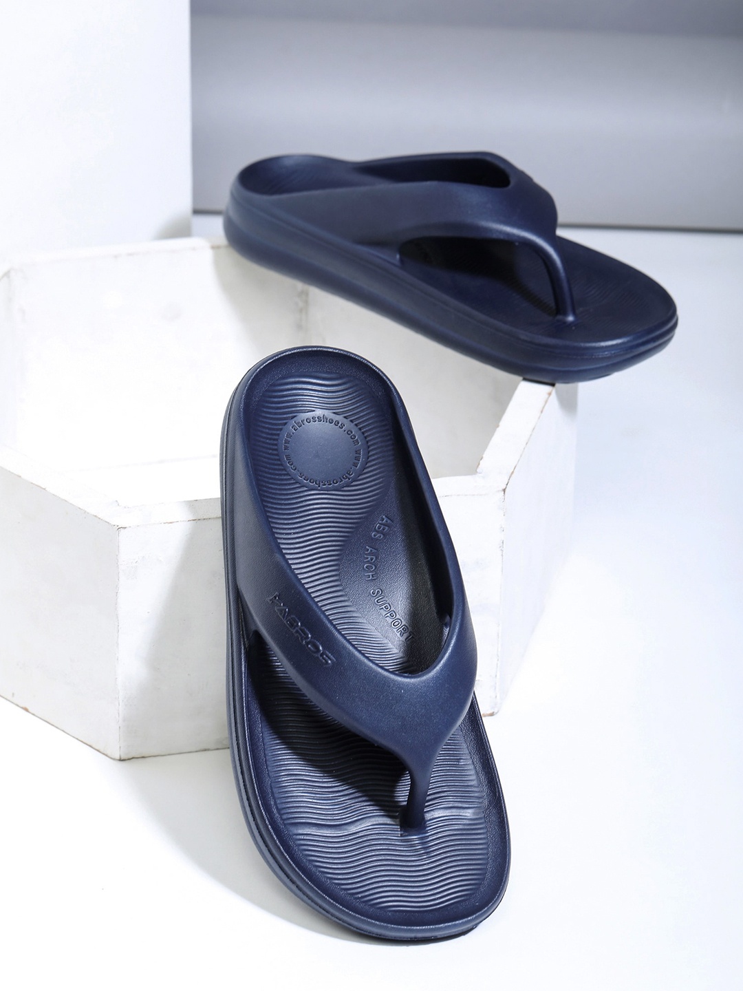 

ABROS Men Textured Thong Flip-Flops, Navy blue