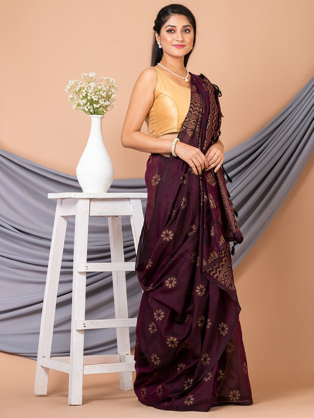 

Laa Calcutta Ethnic Motifs Printed Saree, Purple
