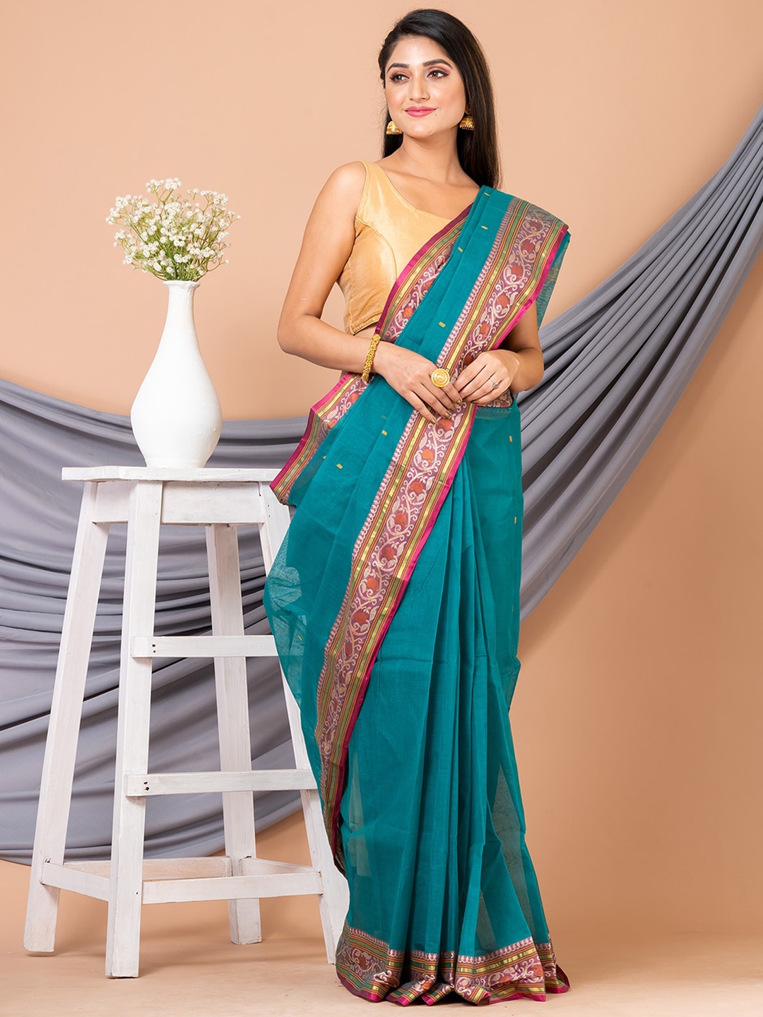 

Laa Calcutta Woven Design Zari Pure Cotton Taant Saree, Green