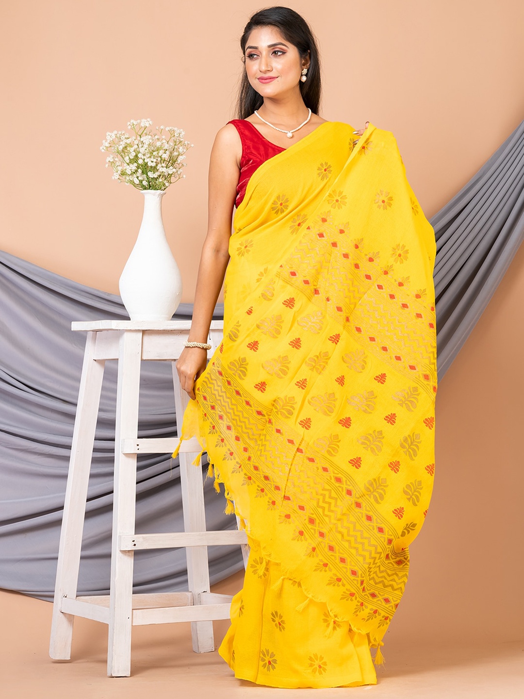 

Laa Calcutta Floral Silk Cotton Saree, Yellow