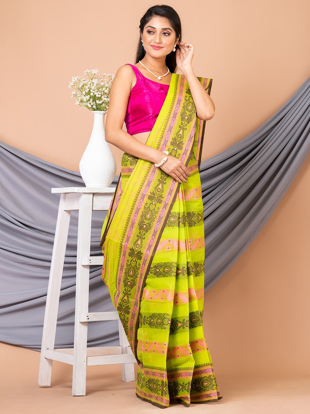 

Laa Calcutta Woven Design Pure Cotton Taant Saree, Green