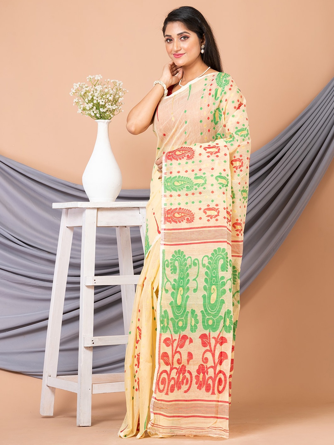 

Laa Calcutta Ethnic Woven Design Pure Cotton Jamdani Saree, Yellow