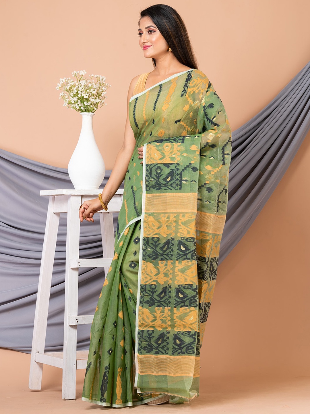 

Laa Calcutta Woven Design Pure Cotton Jamdani Saree, Olive