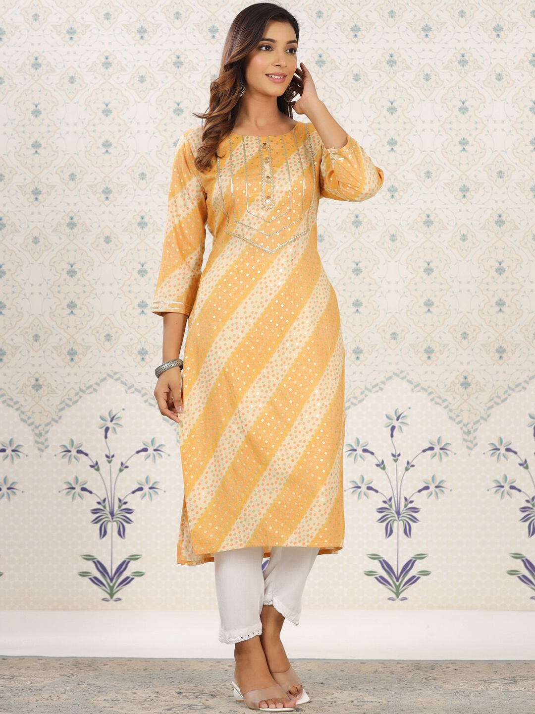 

Ode by House of Pataudi Geometric Printed Gotta Patti Kurta, Mustard