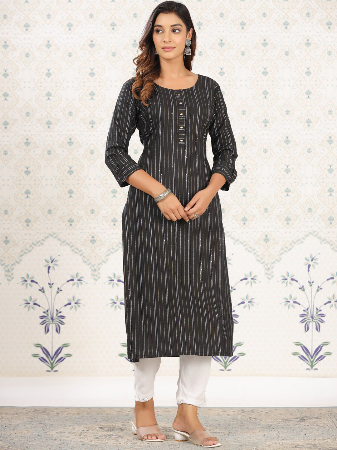 

Ode by House of Pataudi Striped Round Neck Straight Cotton Kurta, Black