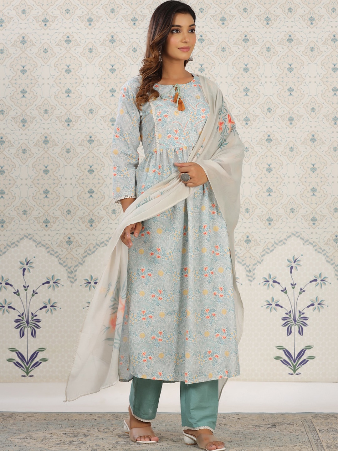 

Ode by House of Pataudi Floral Printed Anarkali Kurta with Trousers & With Dupatta, Sea green