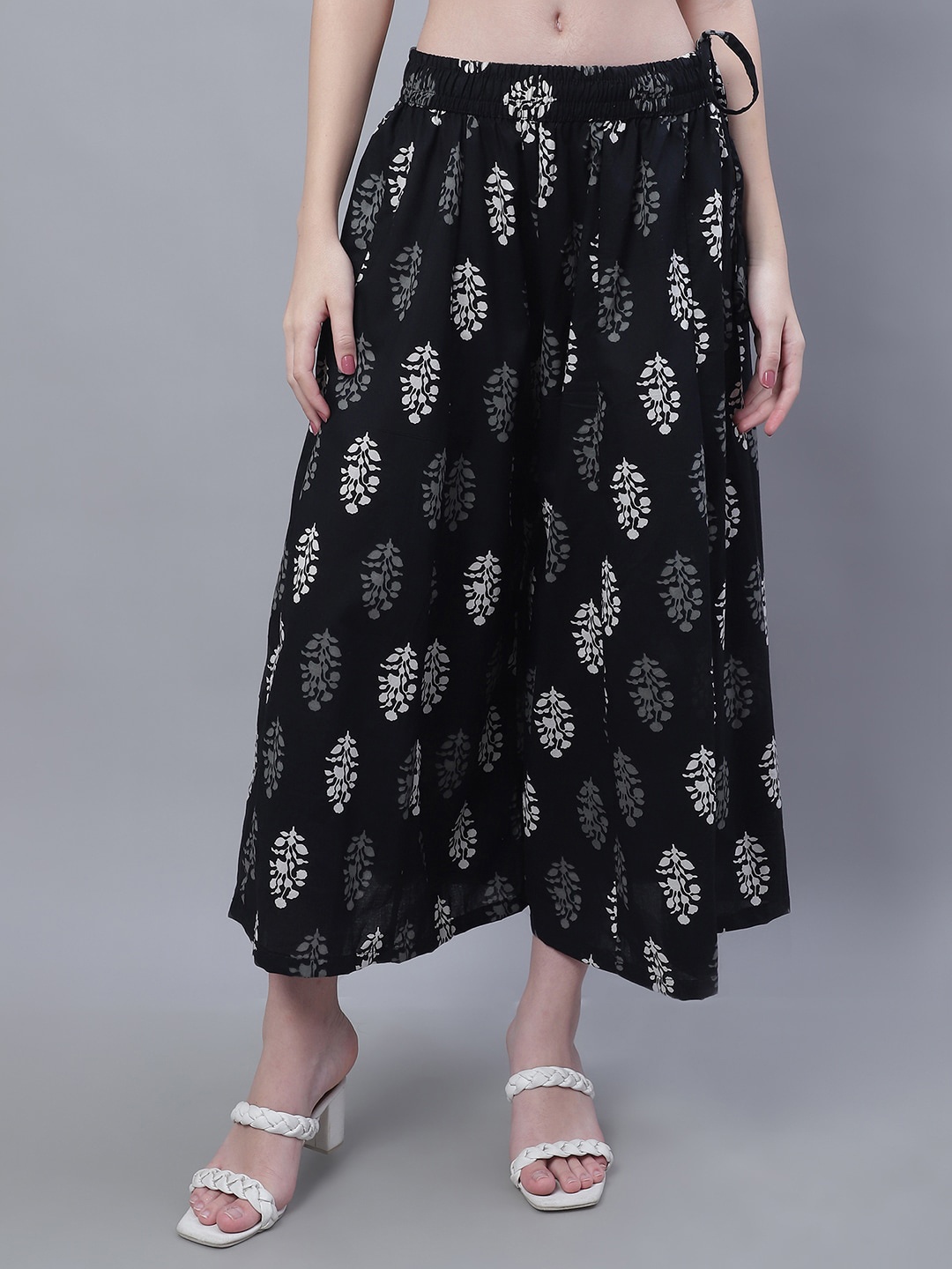 

TAG 7 Women Floral Printed Flared Palazzos, Black