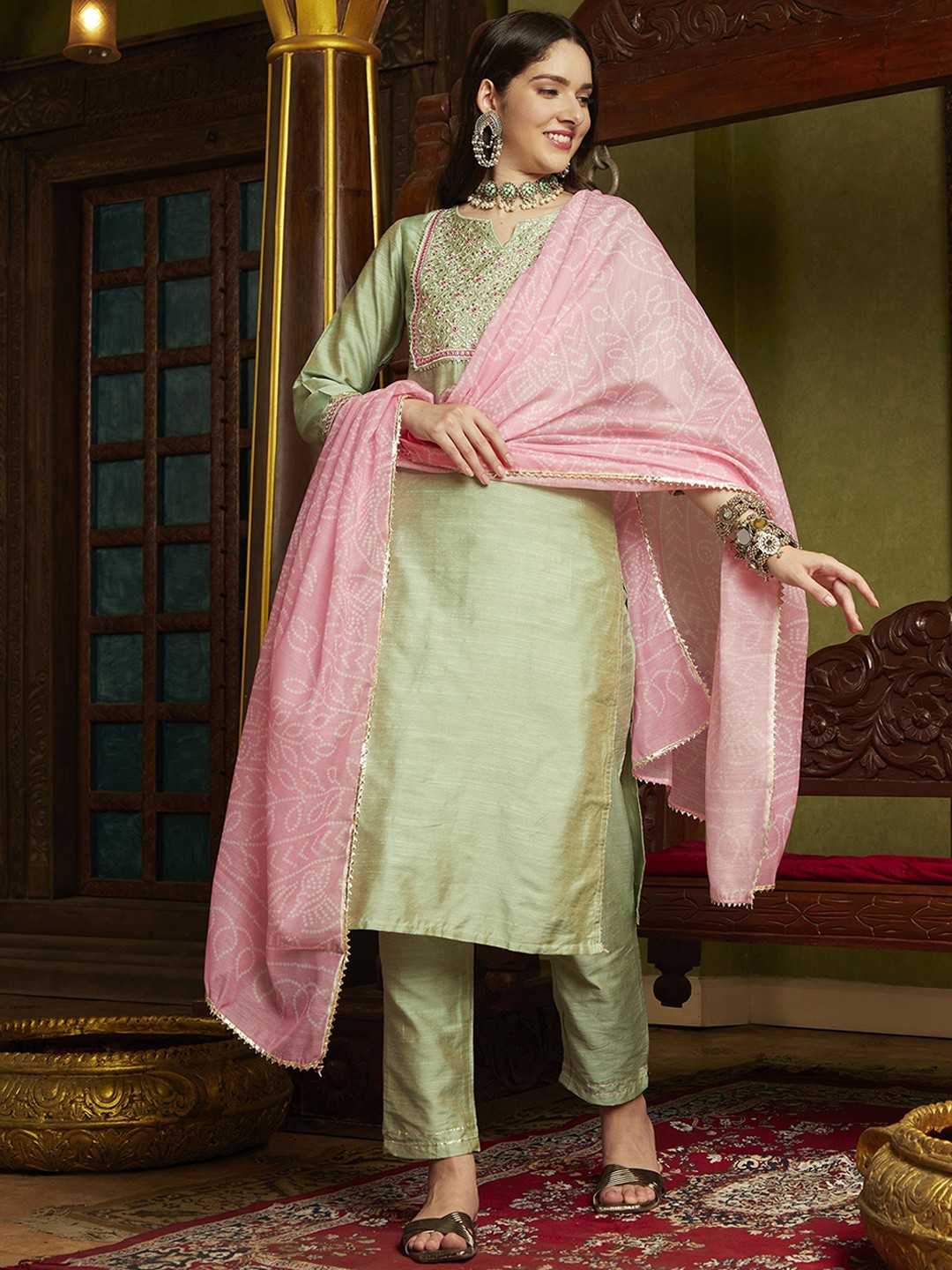 

Sangria Thread Work Straight Kurta With Trouser & Dupatta, Green