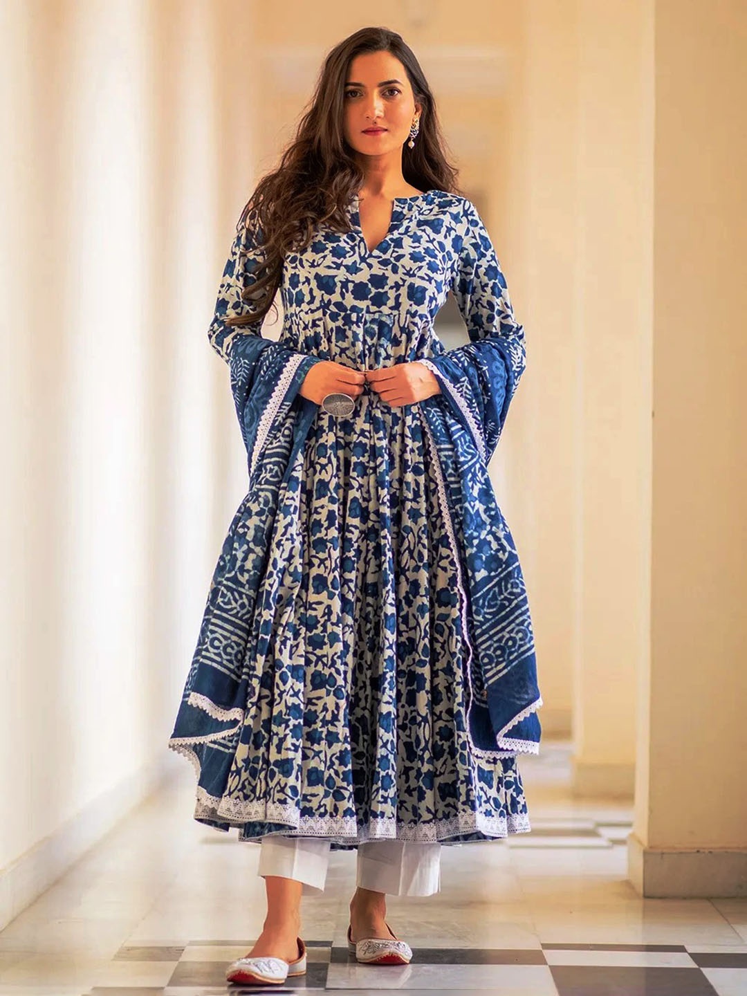 

SkyaSia Abstract Printed Regular Kurta with Trousers & With Dupatta, Blue