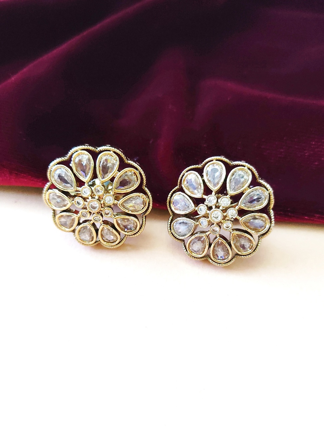 

Pihtara Jewels Gold-Plated Kundan-Studded Circular Stud Earrings