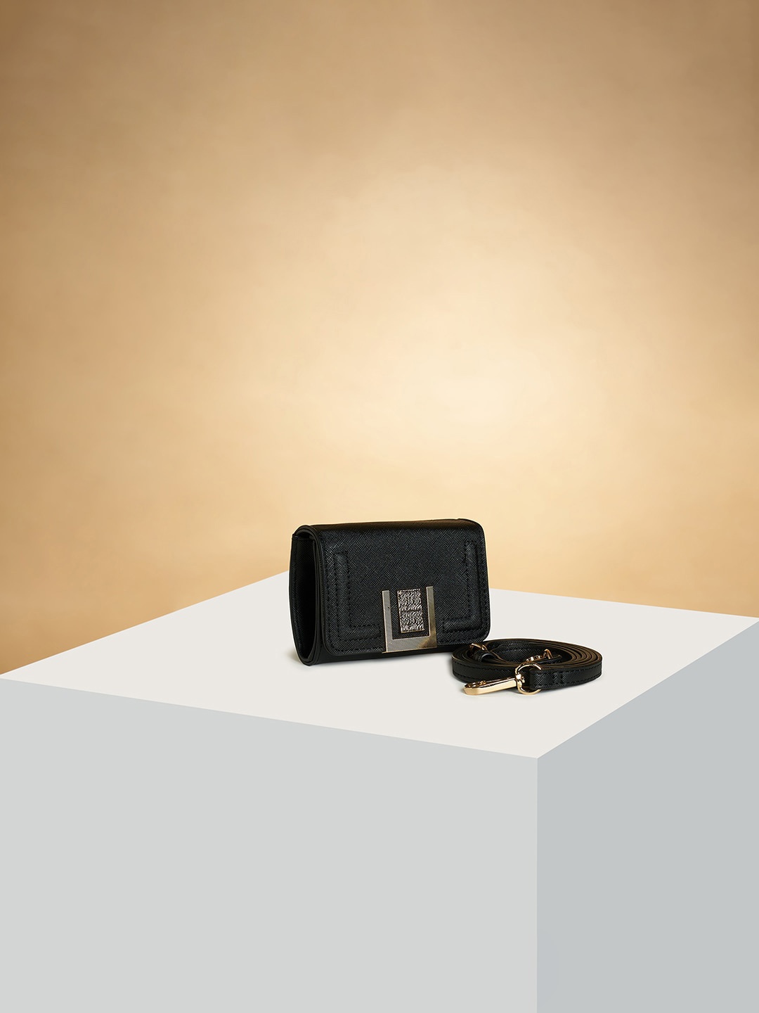 

Forever Glam by Pantaloons PU Structured Sling Bag, Black