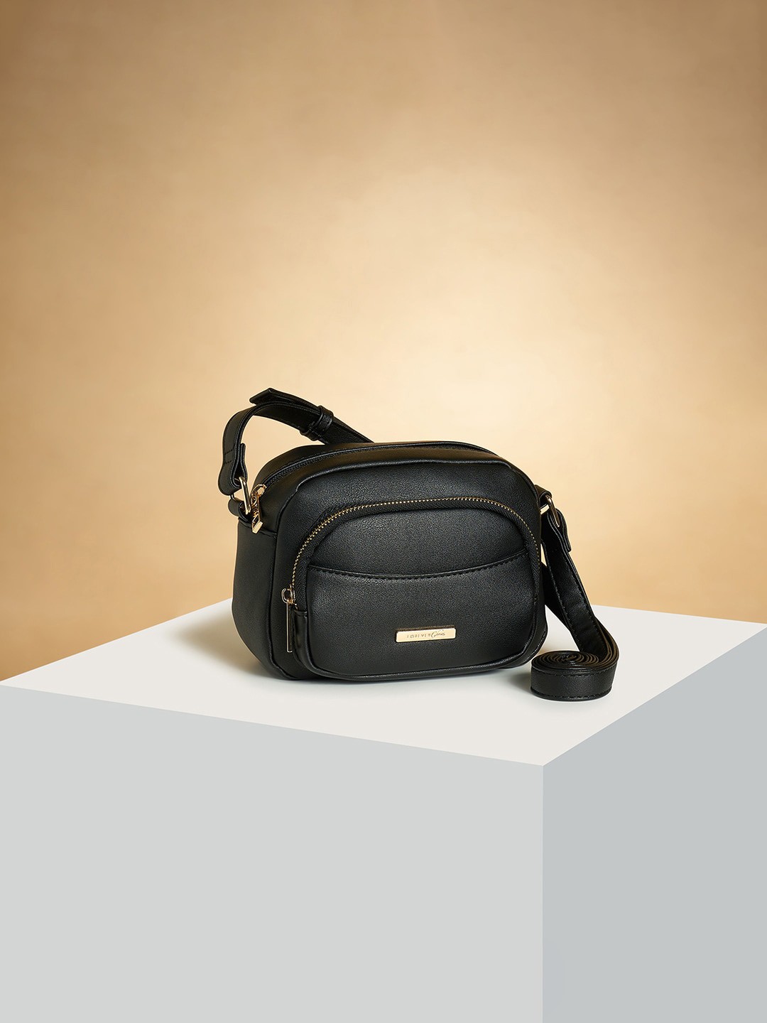 

Forever Glam by Pantaloons Black PU Structured Sling Bag
