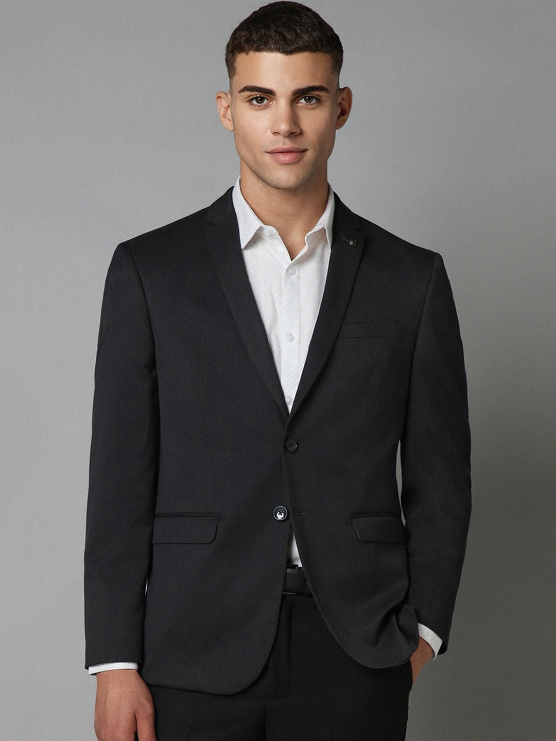 

Allen Solly Notched Lapel Long Sleeves Slim Fit Formal Blazer, Black