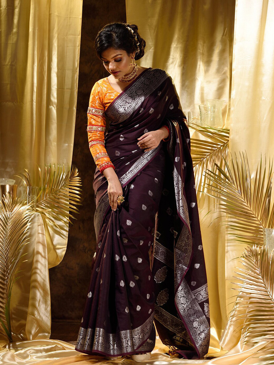 

HOUSE OF BEGUM Ethnic Motifs Woven Design Zari Banarasi Saree, Purple