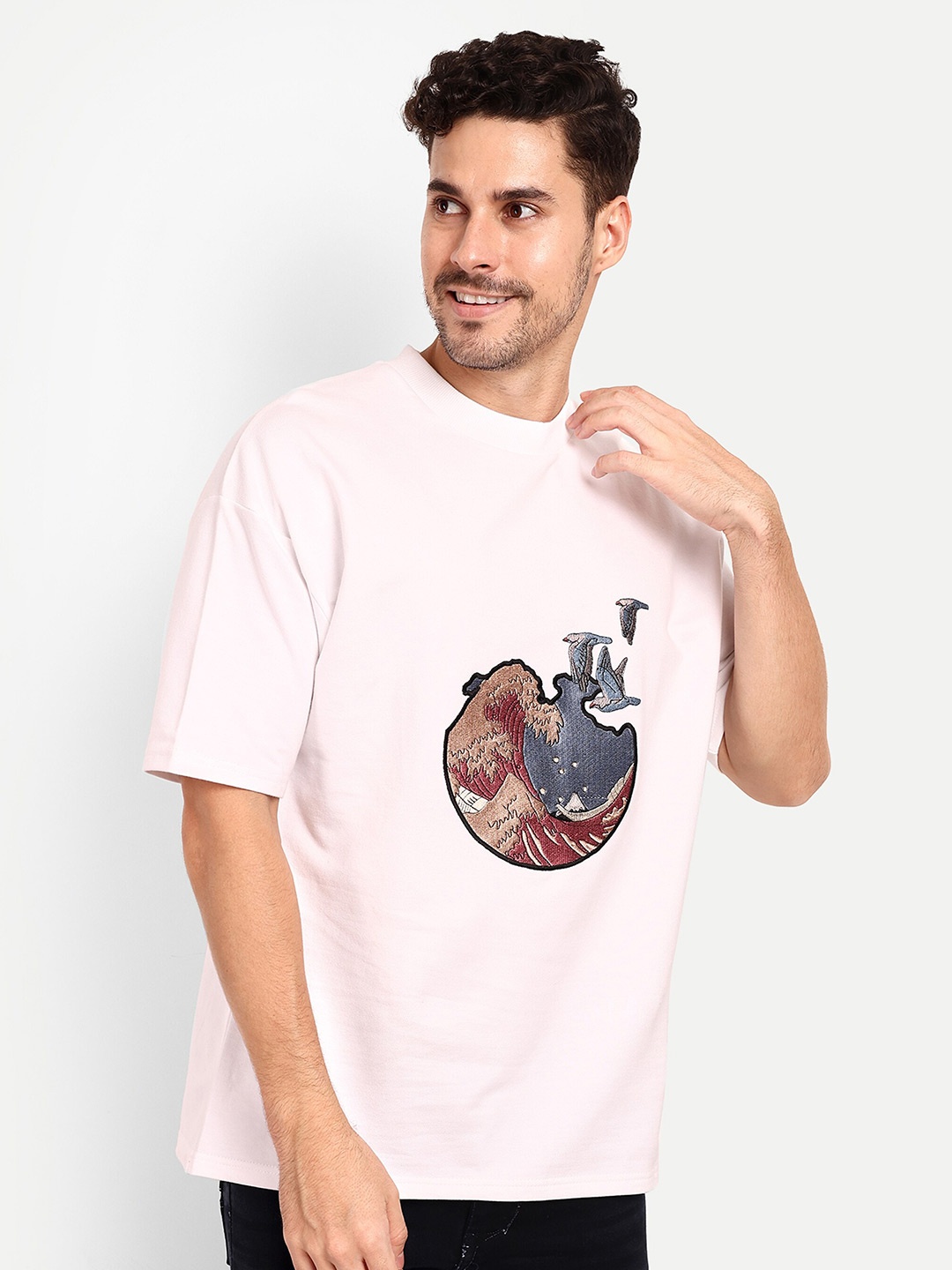 

BLURR WAVES Embroidery White Printed T-shirt
