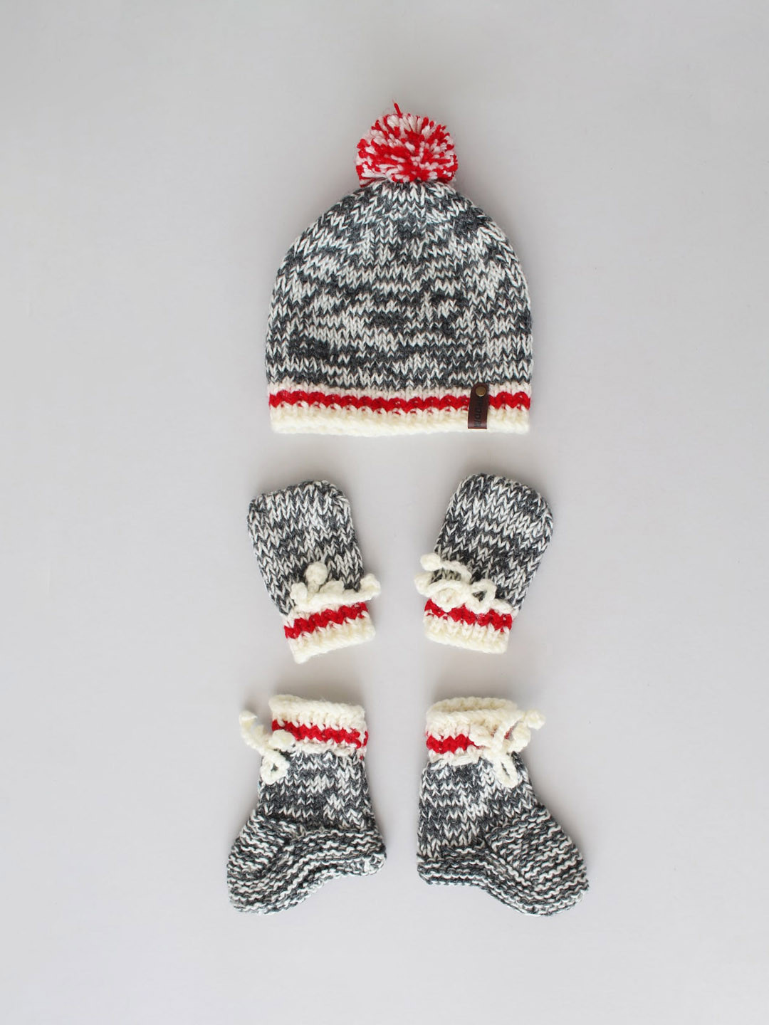 

Woonie Infants Knitted Baby Apparel Gift Set, Grey