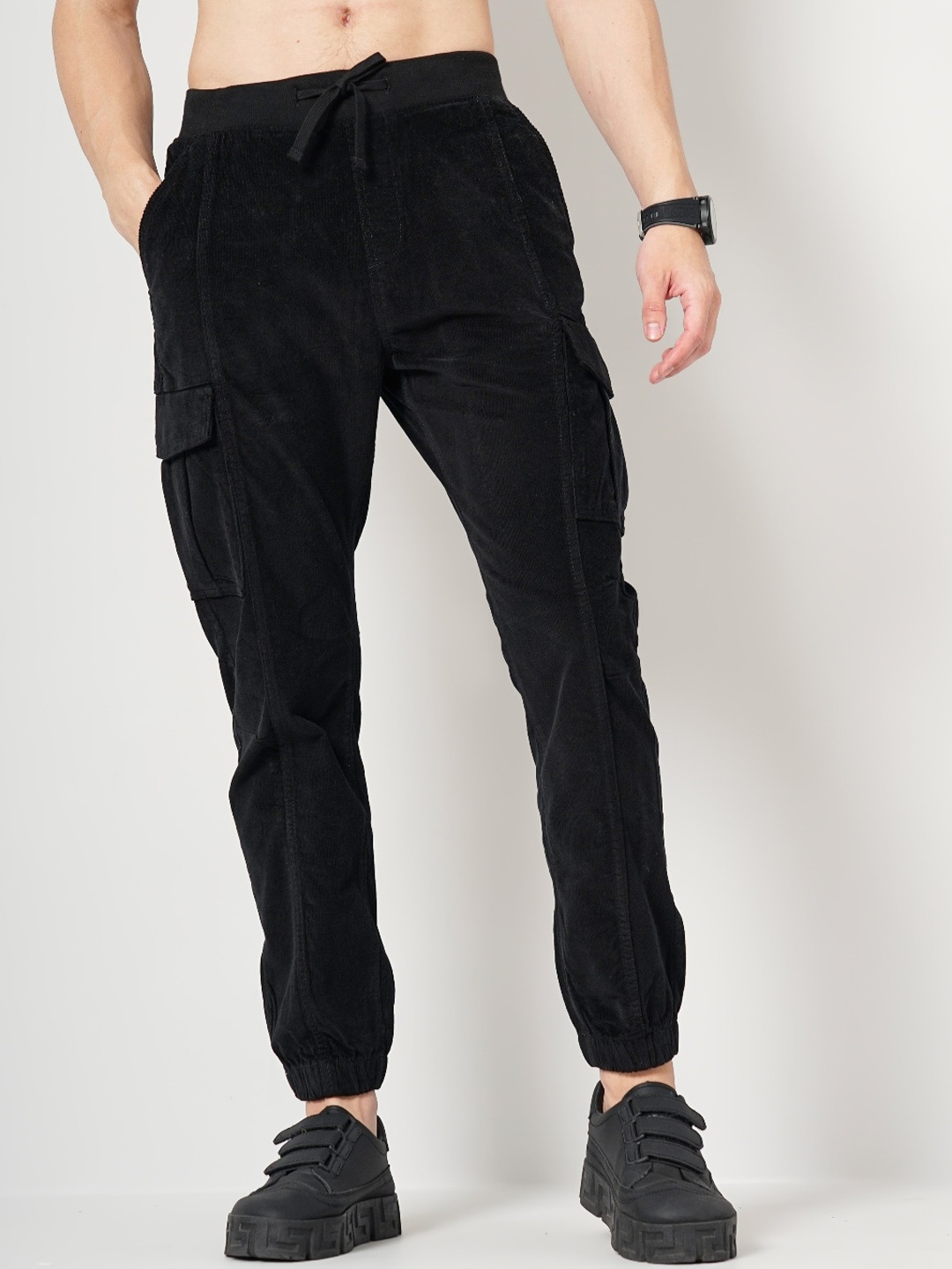 

Celio Men Mid-rise Cotton Joggers, Black