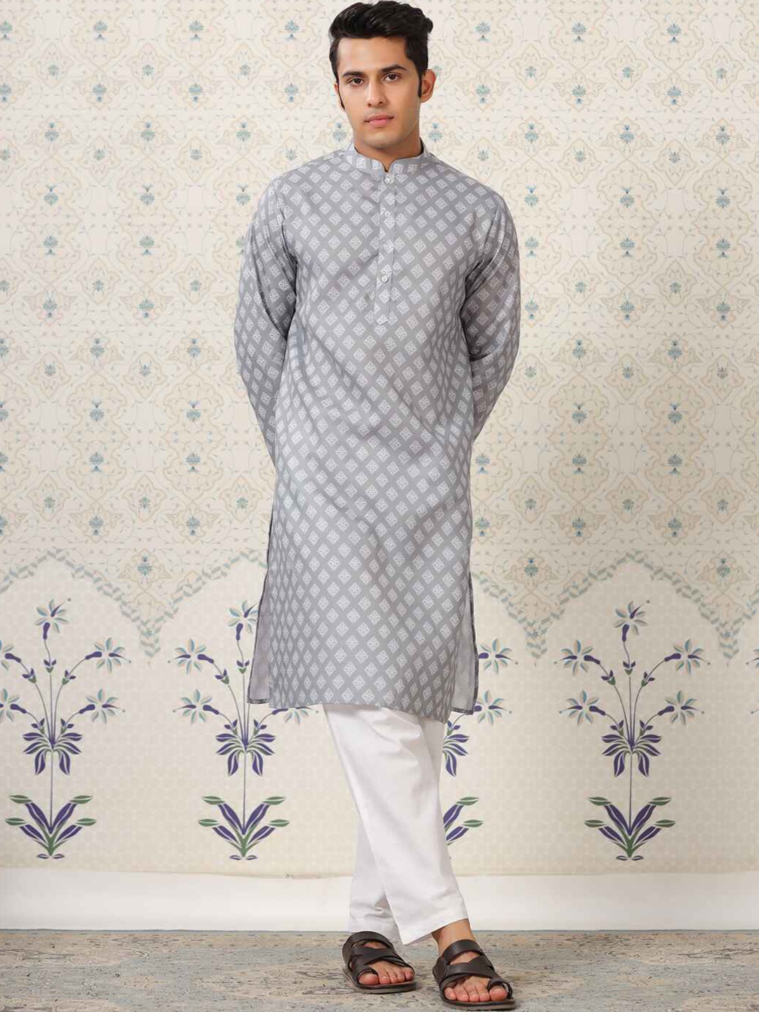 

Ode by House of Pataudi Ethnic Motifs Printed Regular Kurta with Pyjamas, Grey