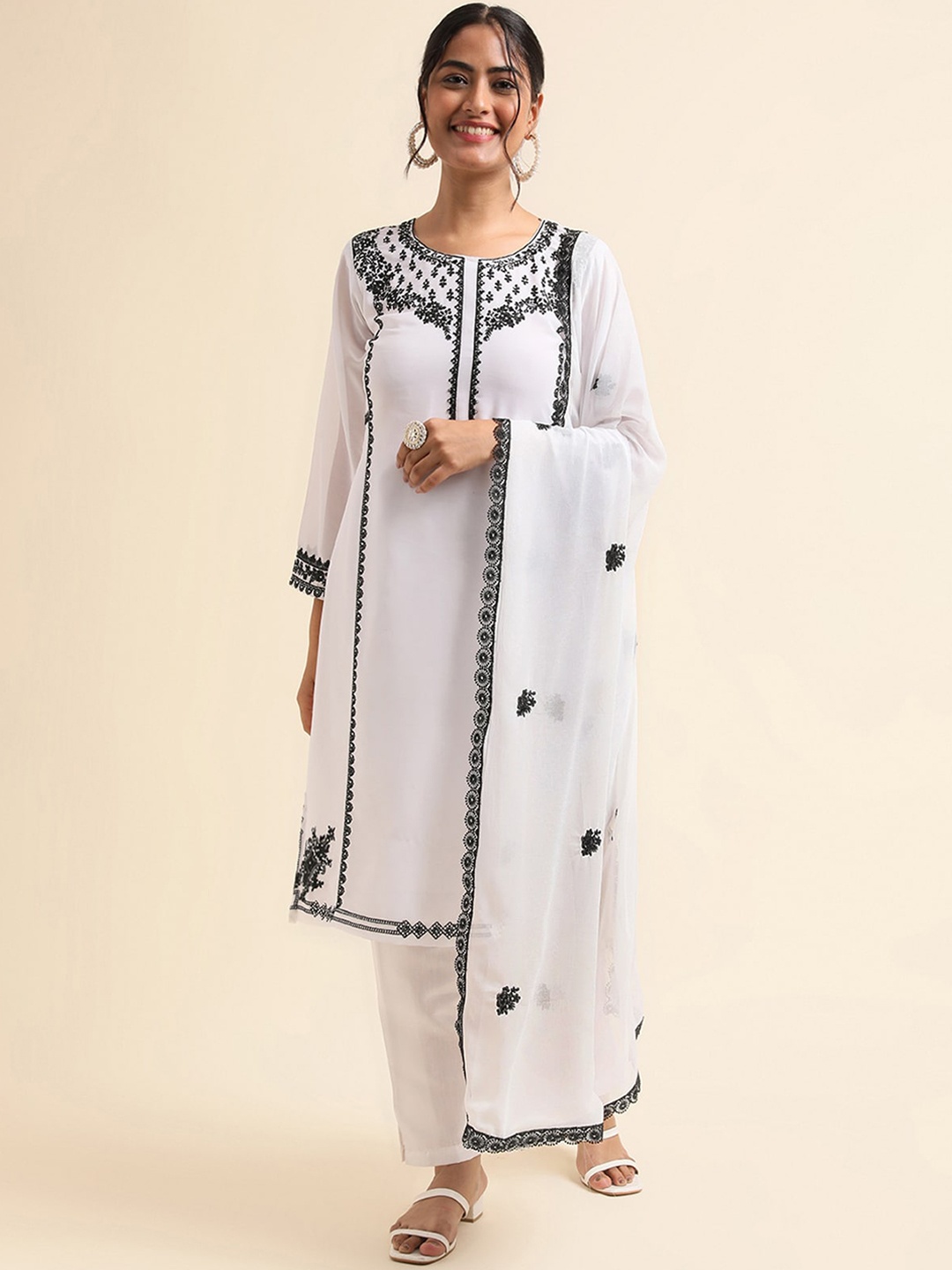 

ODETTE Ethnic Motifs Embroidered Thread Work Kurta & Trousers With Dupatta, White