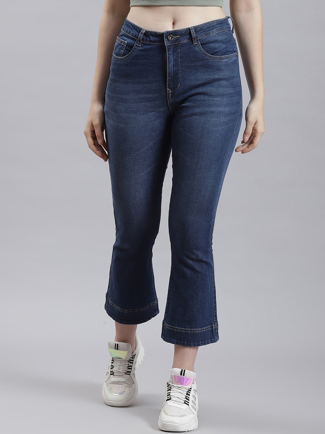 

Monte Carlo Women Light Fade Clean Look Bootcut Jeans, Blue