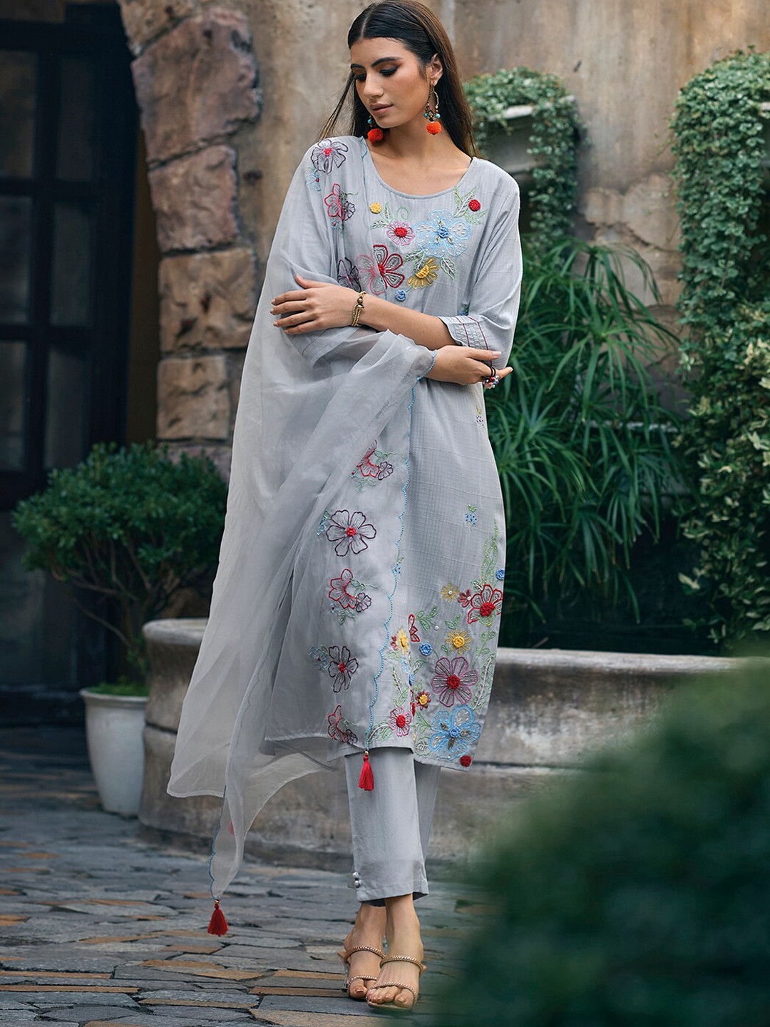 

Indo Era Floral Embroidered Regular Thread Work Kurta With Trousers & Dupatta, Blue