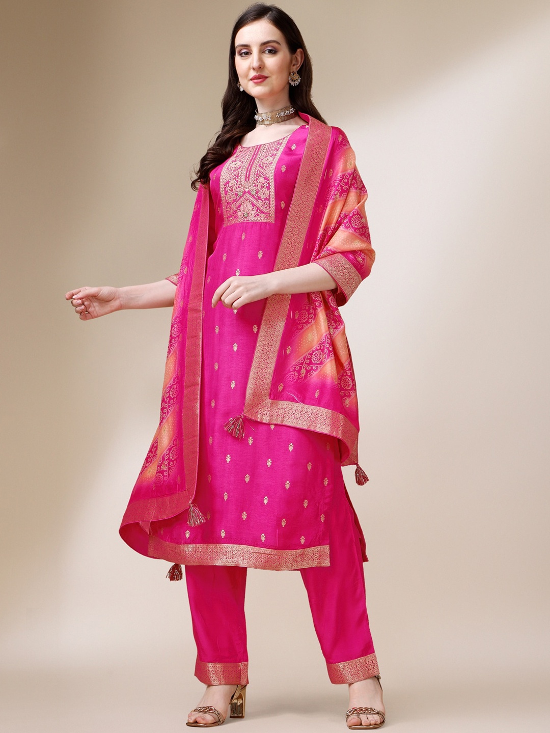 

Seerat Jacquard Dola Silk Kurta With Trousers & Bandhani Printed Dupatta, Pink