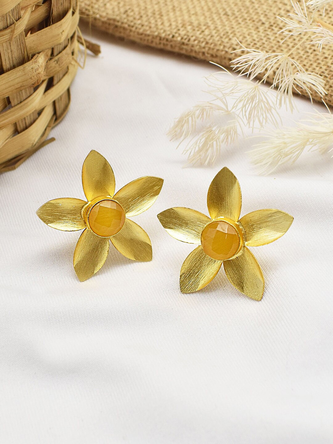 

TEEJH Gold Plated Floral Studs Earrings