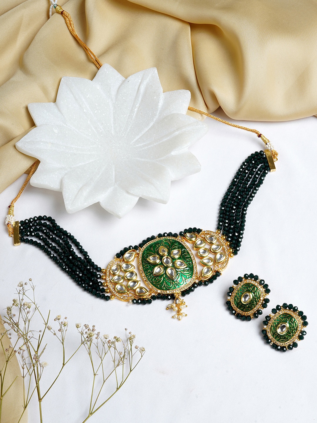 

TEEJH Gold Plated Kundan-studded & Beaded Jewellery Set