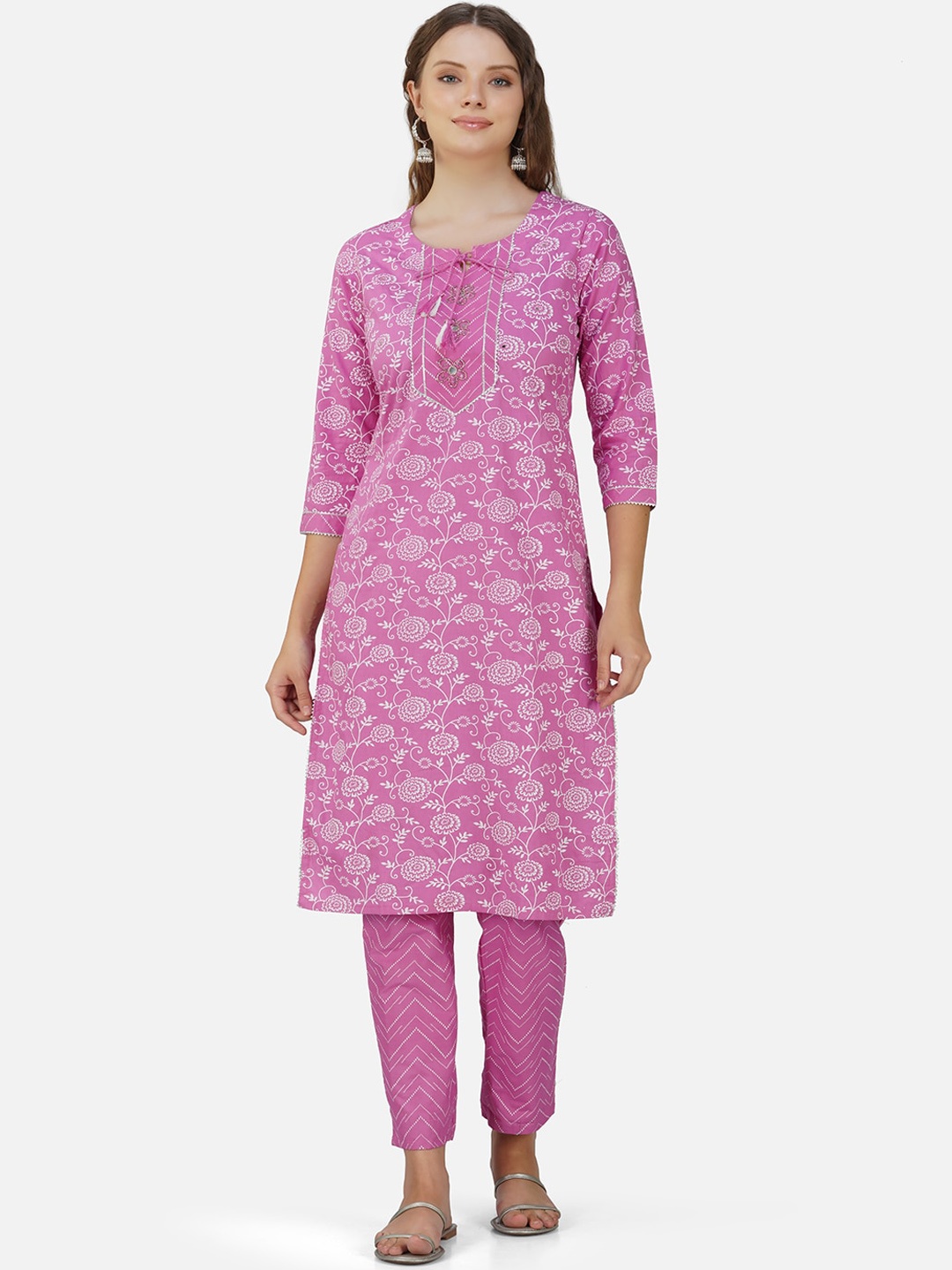 

Charitra Floral Printed Gotta Patti Kurta with Trousers, Pink
