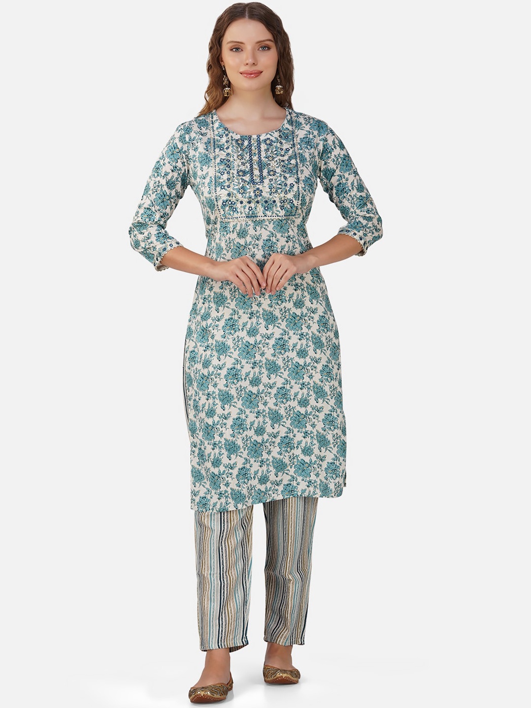 

Charitra Floral Printed Gotta Patti Kurta with Trousers, Teal