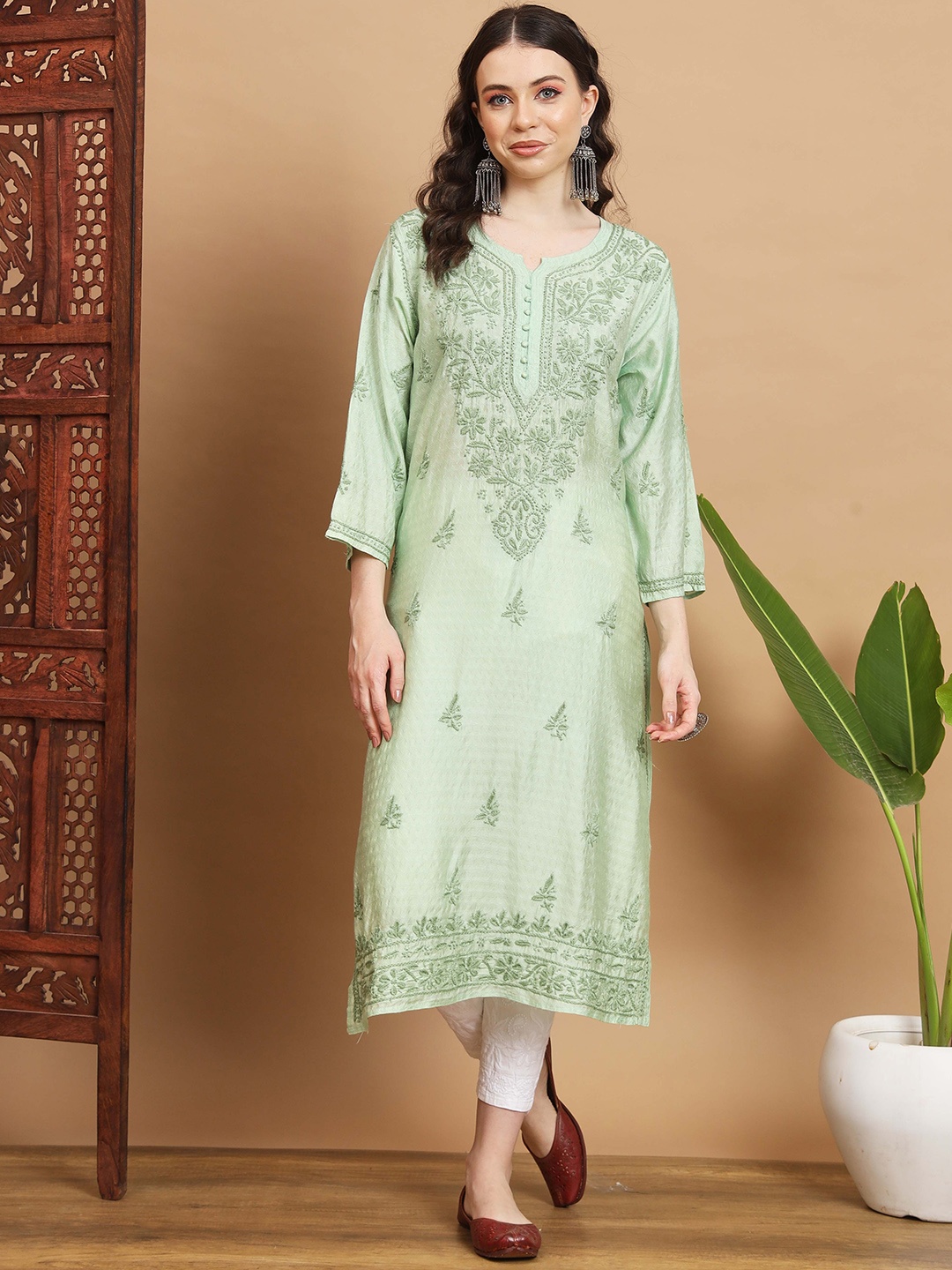 

Ethnava Ethnic Motifs Embroidered Jacquard & Cotton Kurta With Trousers, Green