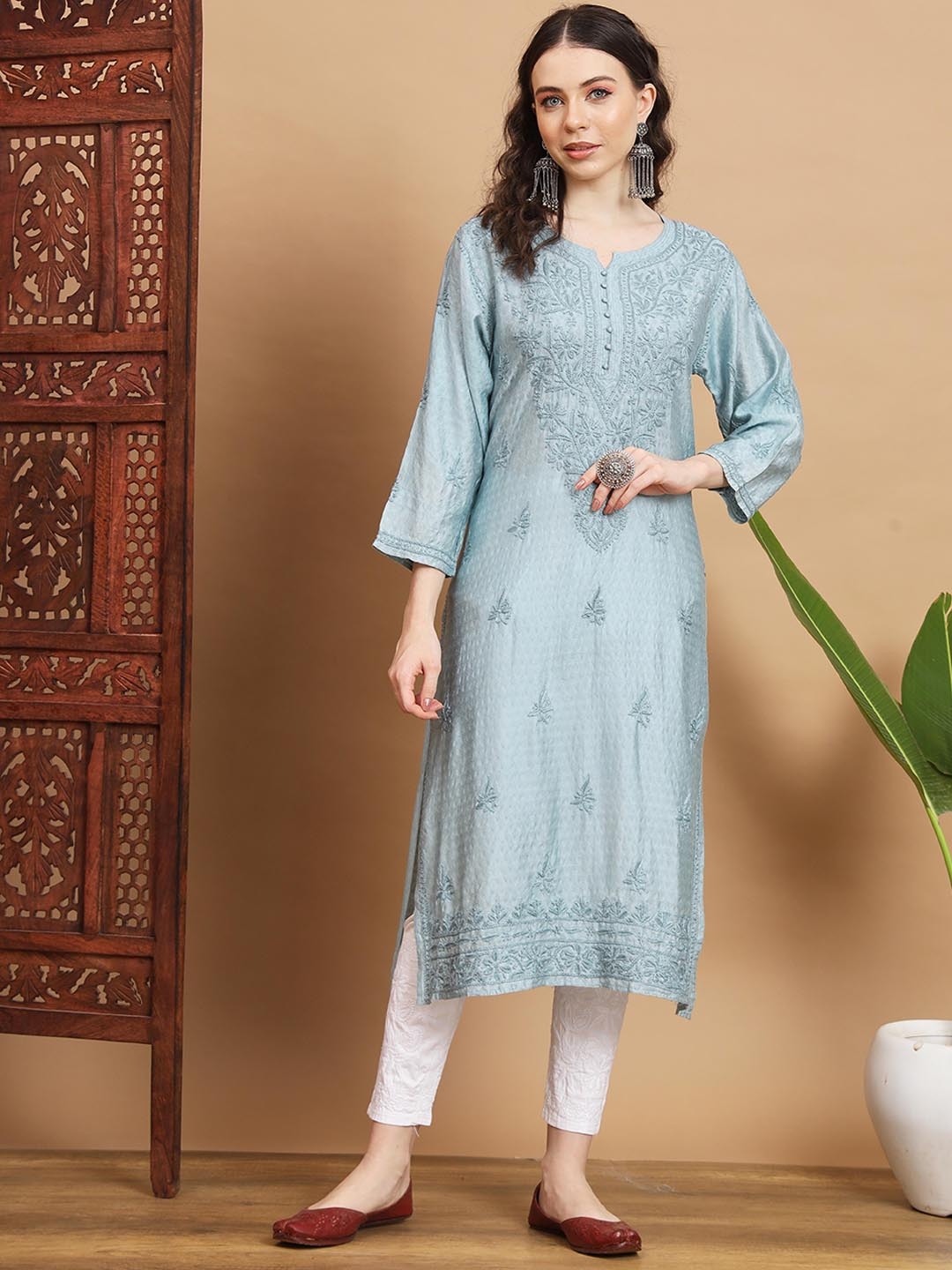 

Ethnava Ethnic Motifs Embroidered Kurta With Trousers, Grey