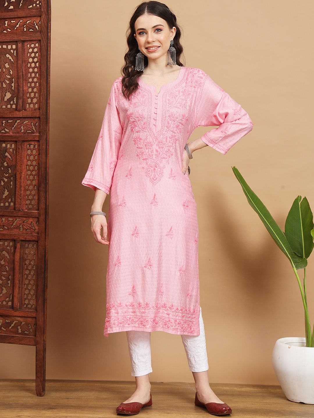 

Ethnava Ethnic Motifs Embroidered Kurta With Trousers, Pink