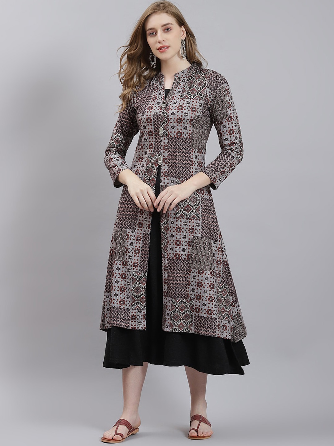 

Monte Carlo Geometric Printed Mandarin Collar Woollen A-Line Kurta, Grey