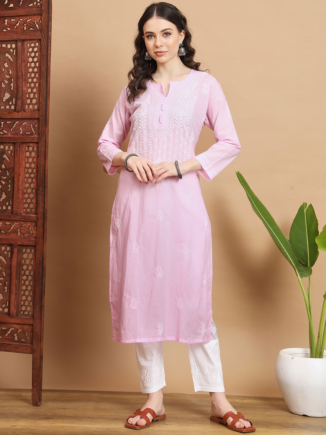 

Ethnava Ethnic Motifs Embroidered Thread Work Cotton Straight Kurta, Pink