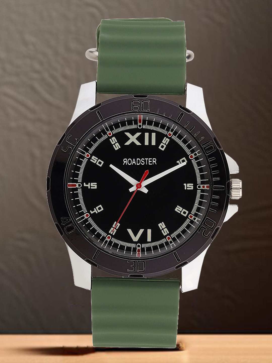 

The Roadster Lifestyle Co. Men Analogue Water Resistant Watch HOBRD-130, Green