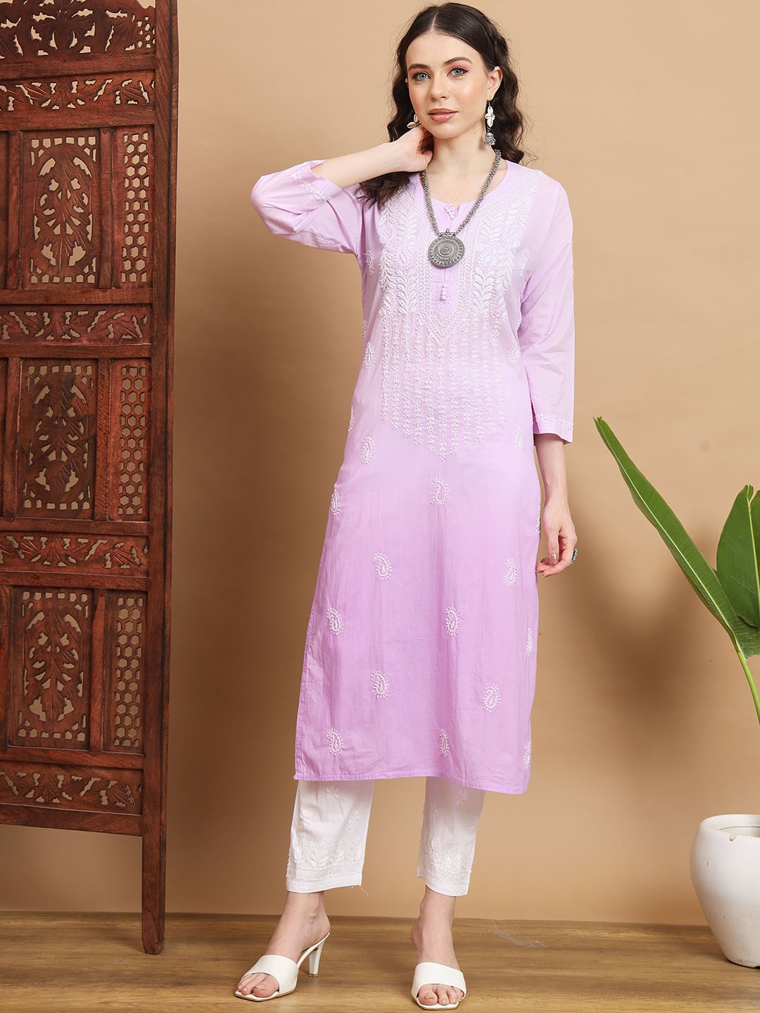

Ethnava Ethnic Motifs Embroidered Kurta With Trousers, Purple