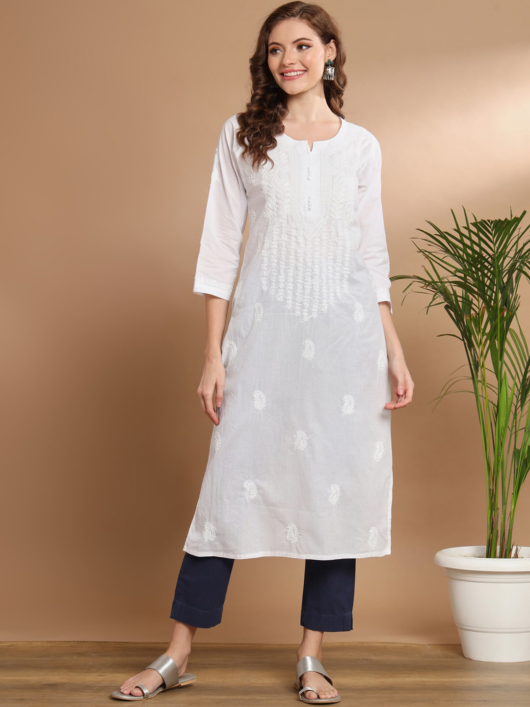 

Ethnava Ethnic Motifs Embroidered Thread Work Kurta With Trousers, White