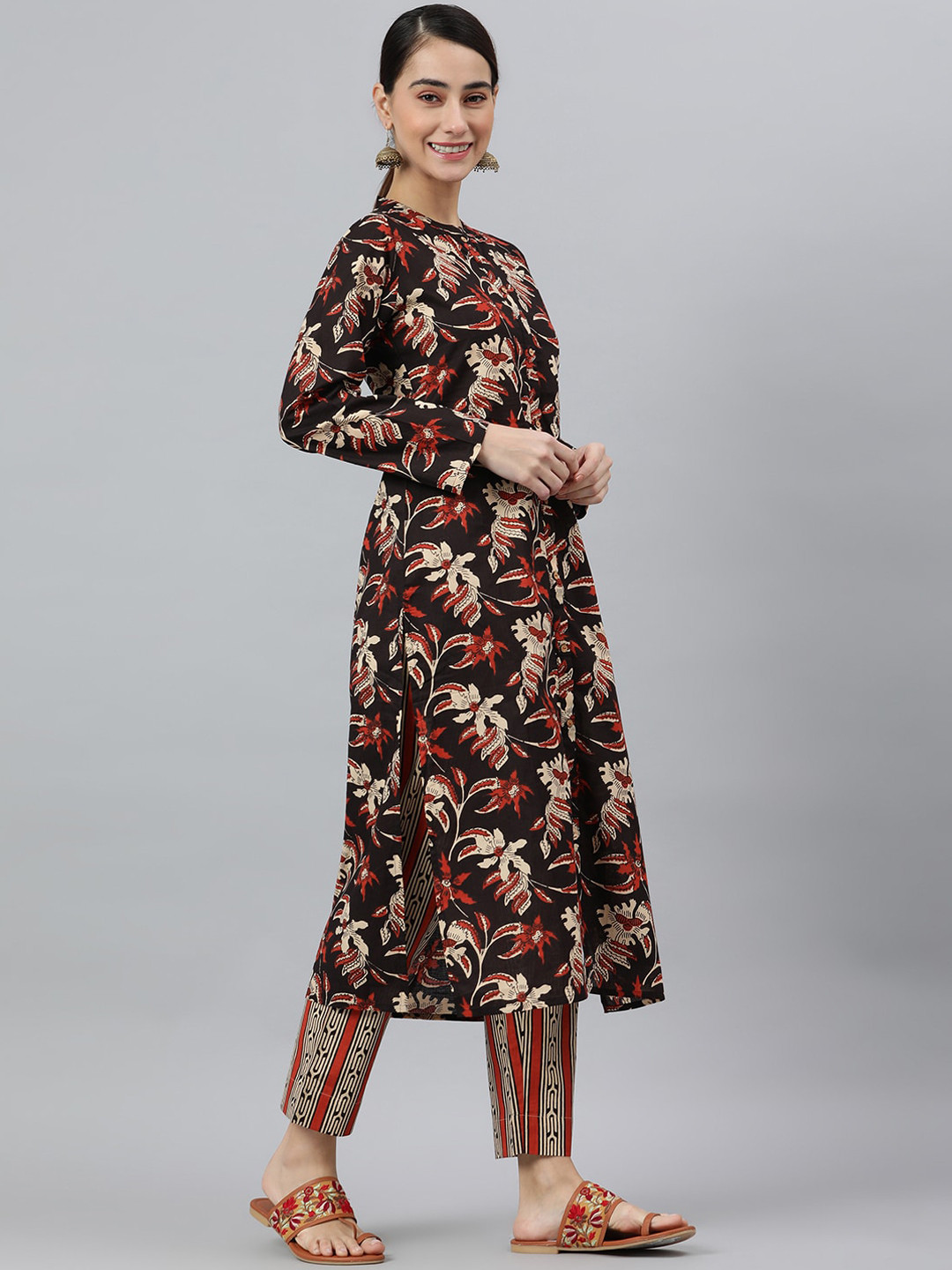 

Janasya Ethnic Motifs Printed Mandarin Collar Pure Cotton Kurta With Trousers, Black