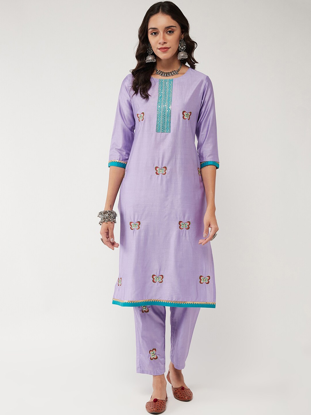 

Pannkh Ethnic Motifs Embroidered Sequinned Straight Kurta, Lavender